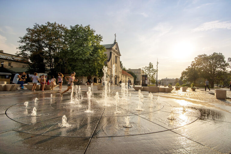 Fountain with kids playing